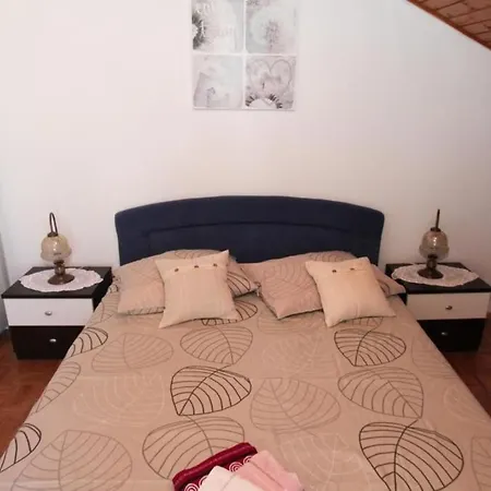 Apartment Vatrogasac- Two Bedroom With Balcony And Sea View