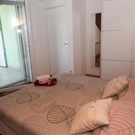 Apartment Vatrogasac- Two Bedroom With Balcony And Sea View