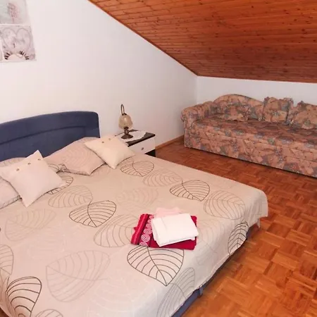Vatrogasac- Two Bedroom With Balcony And Sea View Apartment