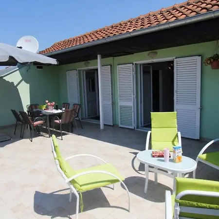 Vatrogasac- Two Bedroom With Balcony And Sea View Daire