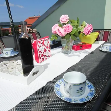 Daire Vatrogasac- Two Bedroom With Balcony And Sea View Sveti Filip i Jakov
